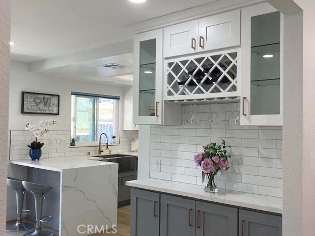 listing image 130720236667662198752