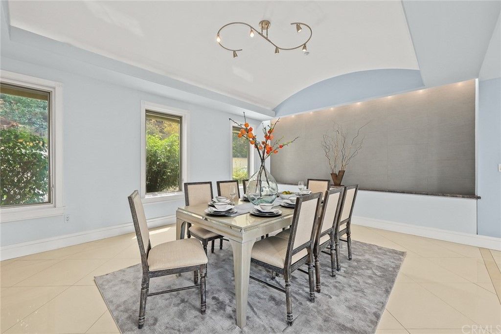 listing image 130727979807543841454