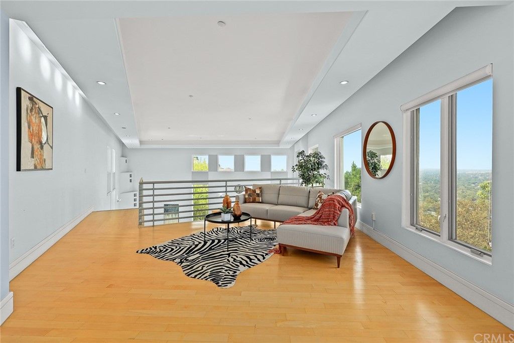 listing image 130722464512871810396