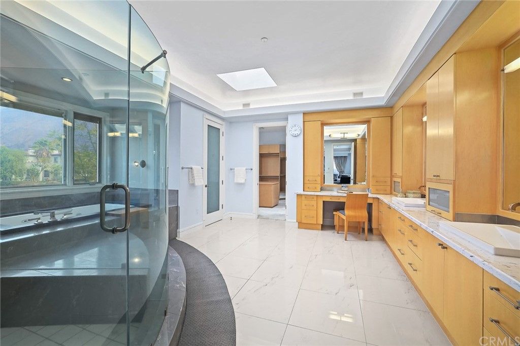 listing image 130722569229386152893