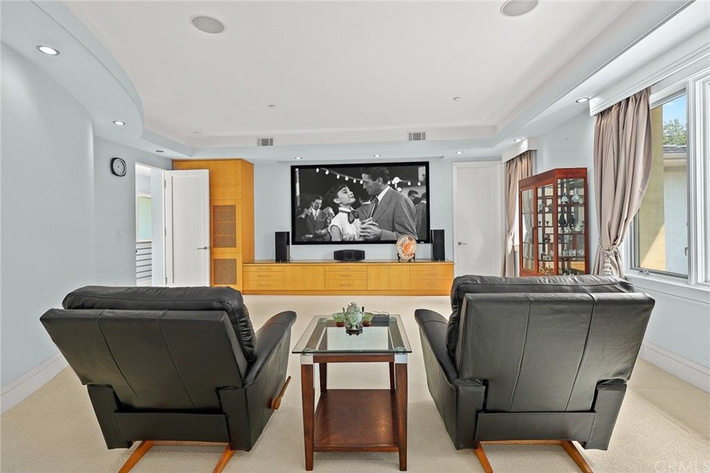 listing image 130720786747024201221