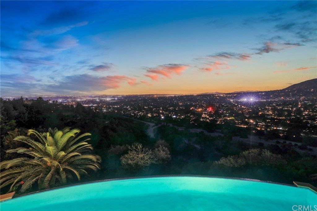 listing image 130726026775821248385