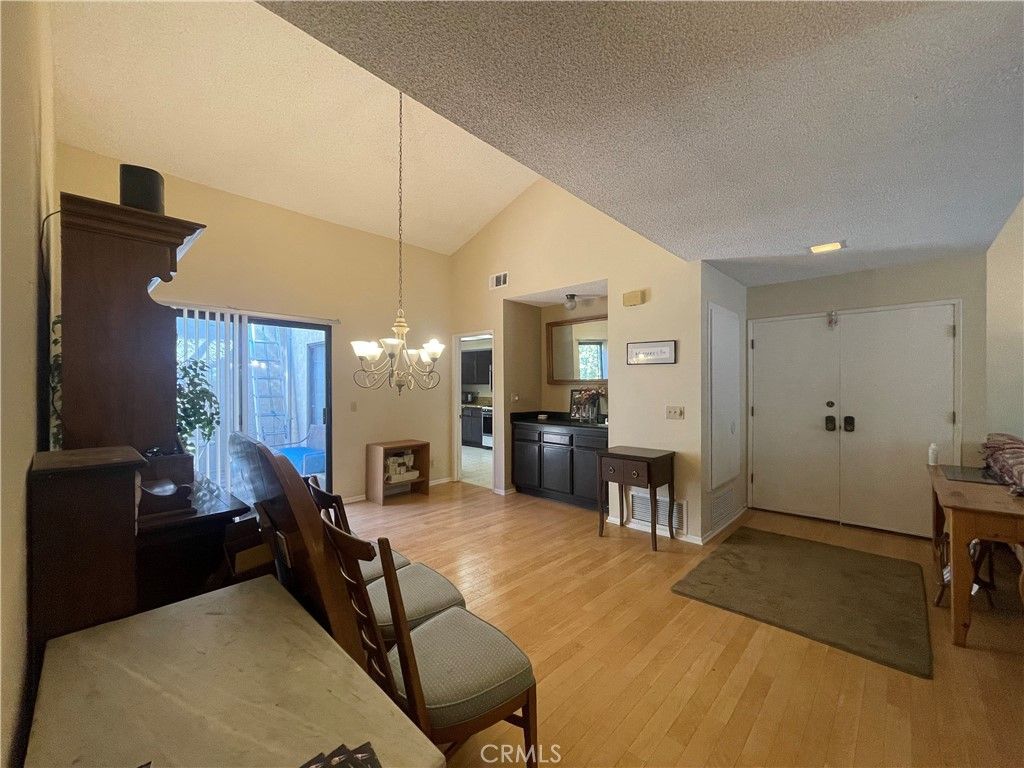 listing image 130723462479906033941