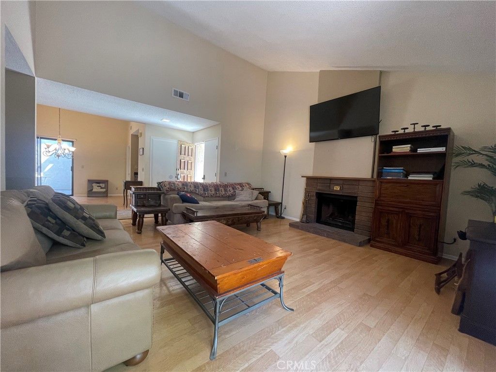listing image 130723908600169983530