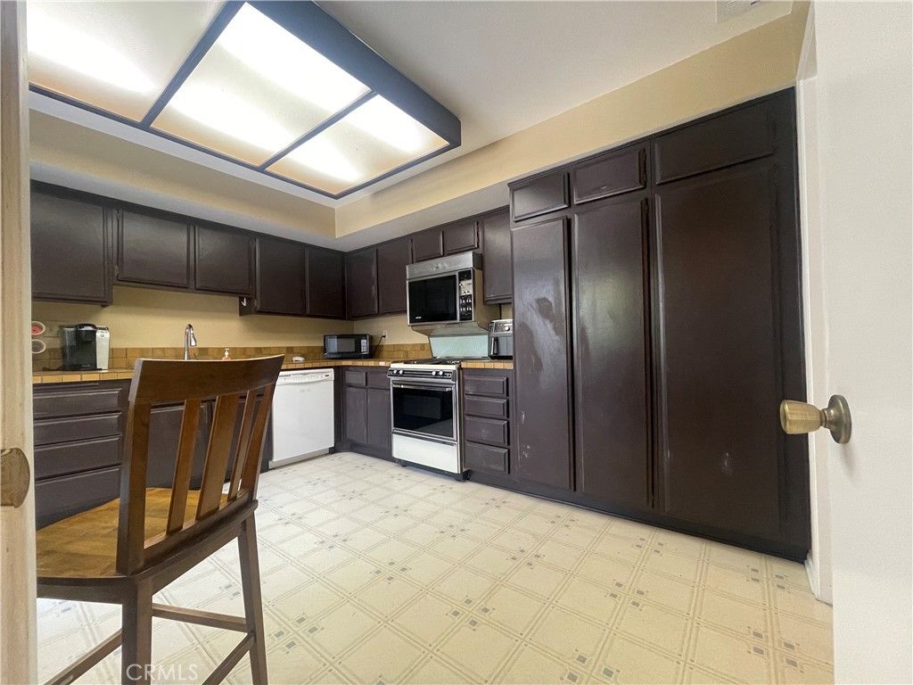 listing image 130723228237063849436