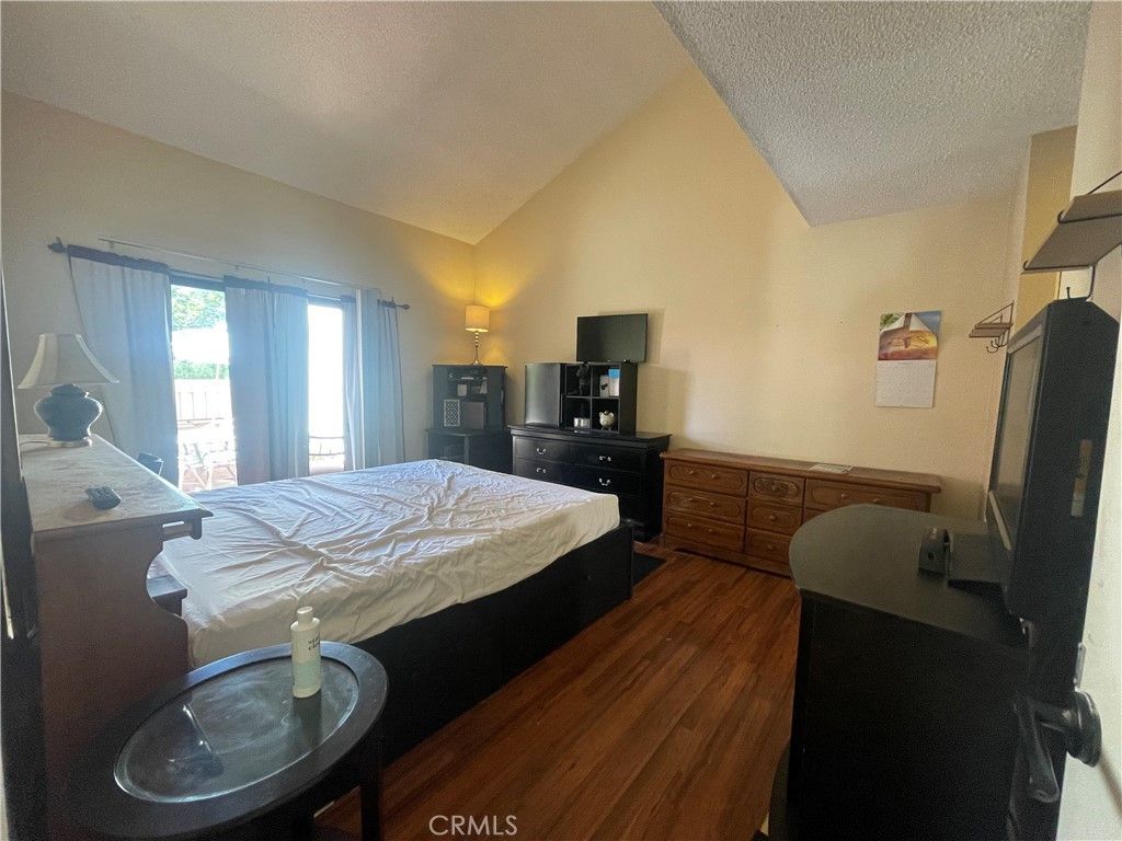 listing image 130727786131801853283