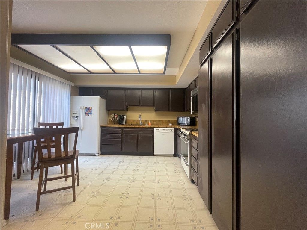 listing image 130729690997129938585