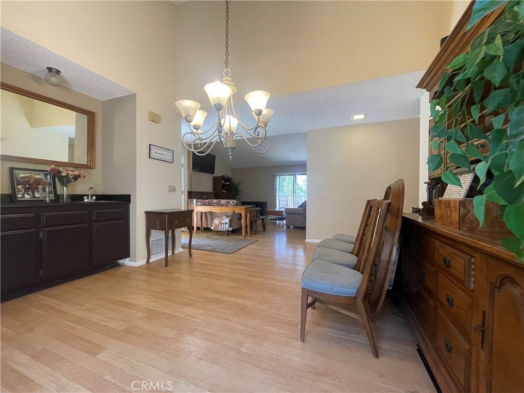 listing image 130725470888582556950