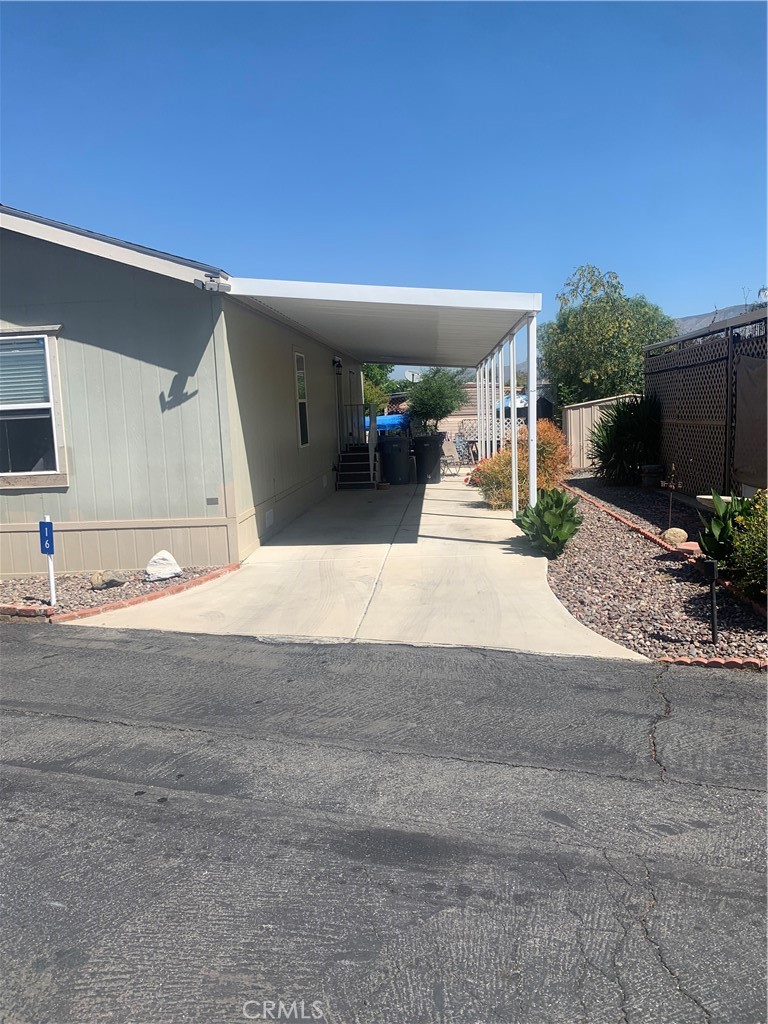 1600 S San Jacinto Ave 16
