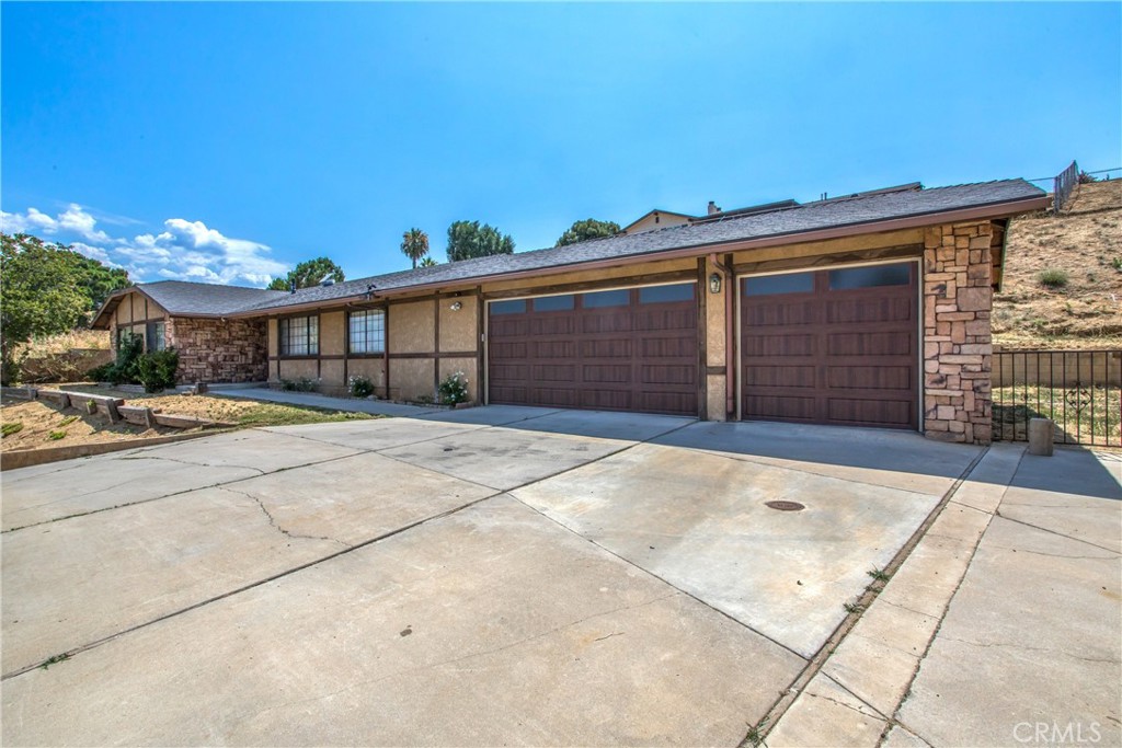 View Redlands, CA 92373 house