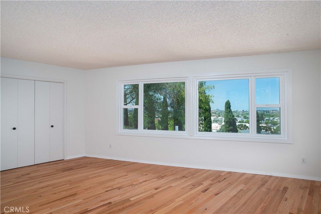 listing image 130724794838033991907