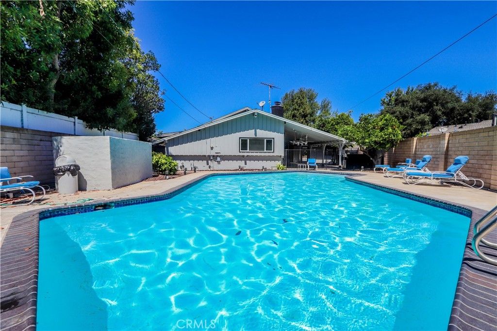 listing image 130722152501561485761