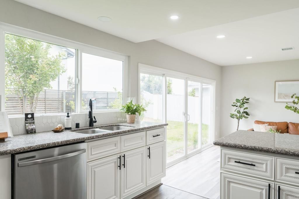 listing image 130727013975829325356
