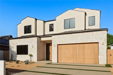 A home in Studio City