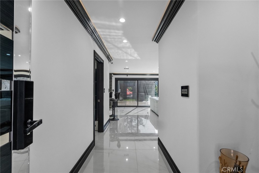 Properties 4 12293 Woodley Avenue