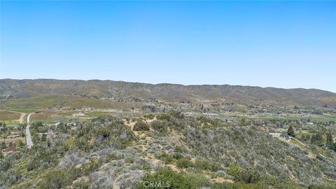 A home in Leona Valley