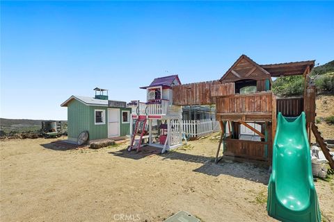 A home in Leona Valley