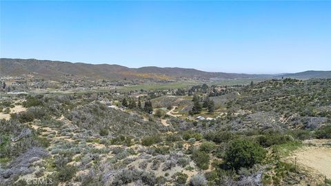 A home in Leona Valley