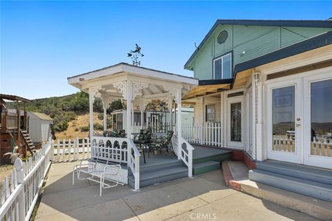 A home in Leona Valley