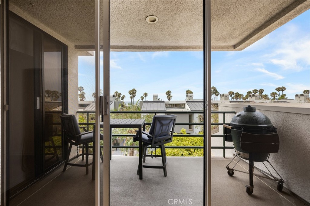Properties 2 2960 Neilson Way 301