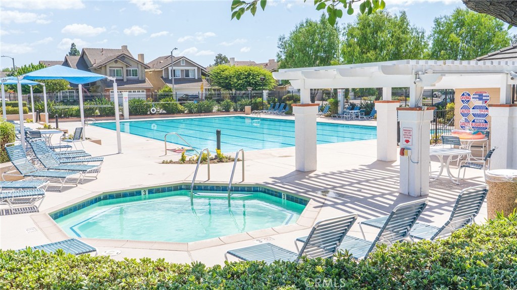 Courtside (CS) - Residential Lease