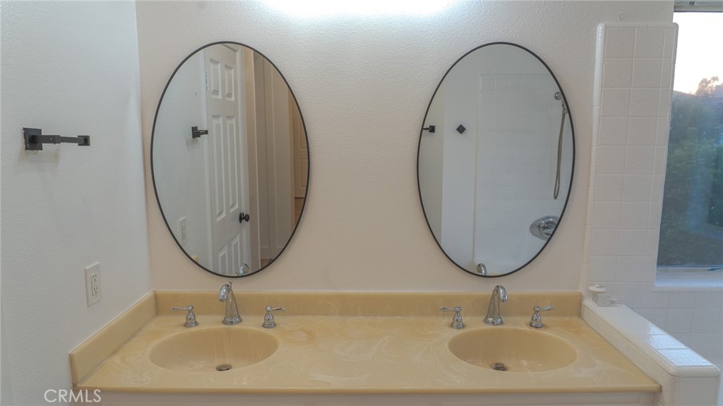 Courtside (CS) - Residential Lease