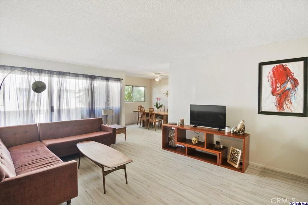 listing image 130728881652271352550