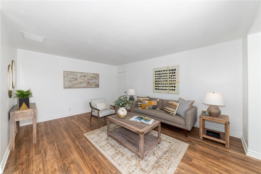listing image 130725476079660481124