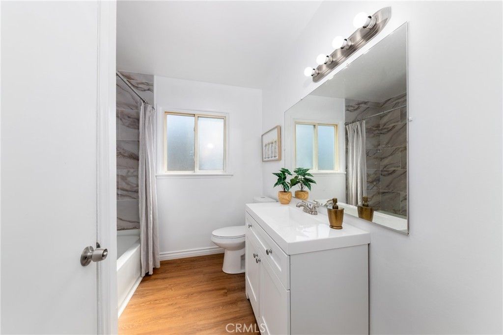 listing image 130727760454381531411