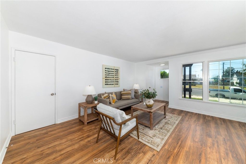 listing image 130728518757510777125