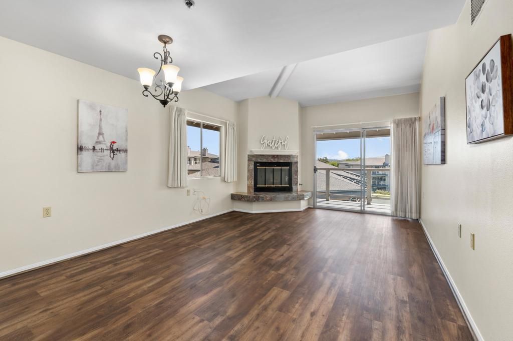 listing image 130725438513483527207