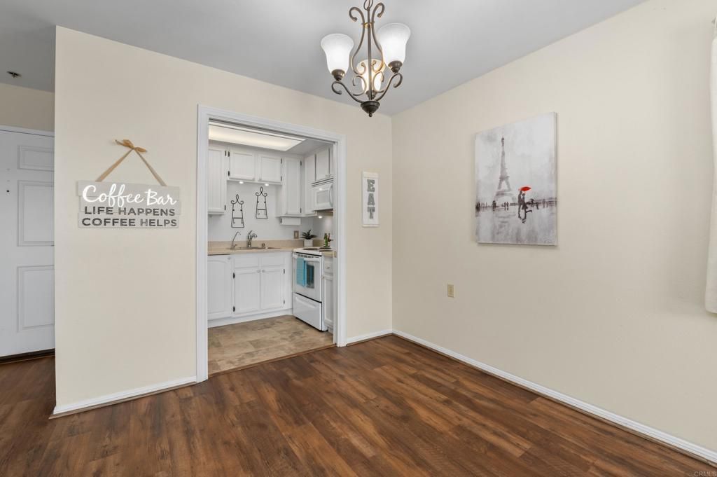 listing image 130726396740354749448