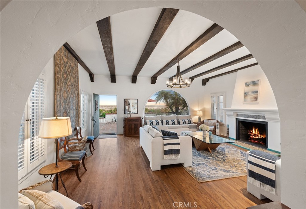 1305 E Balboa Boulevard