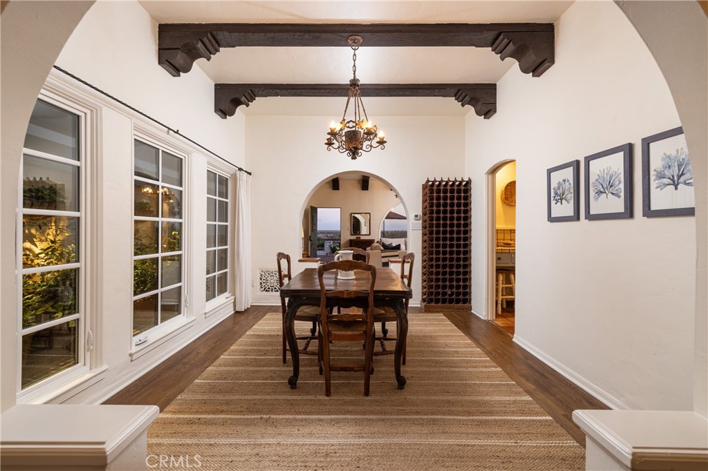 1305 E Balboa Boulevard