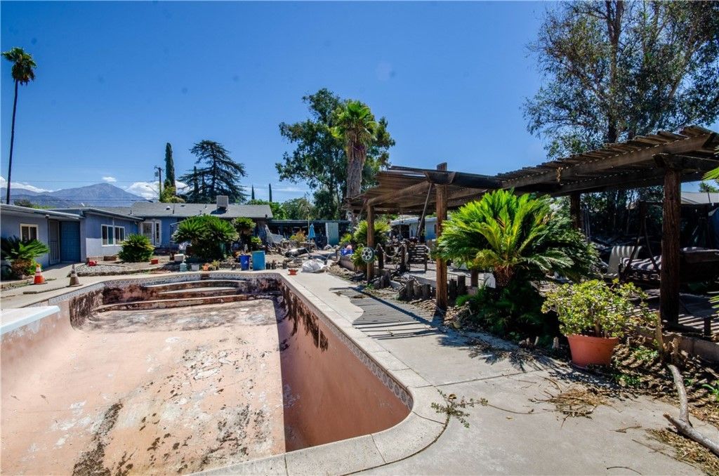 listing image 130725223551976674495