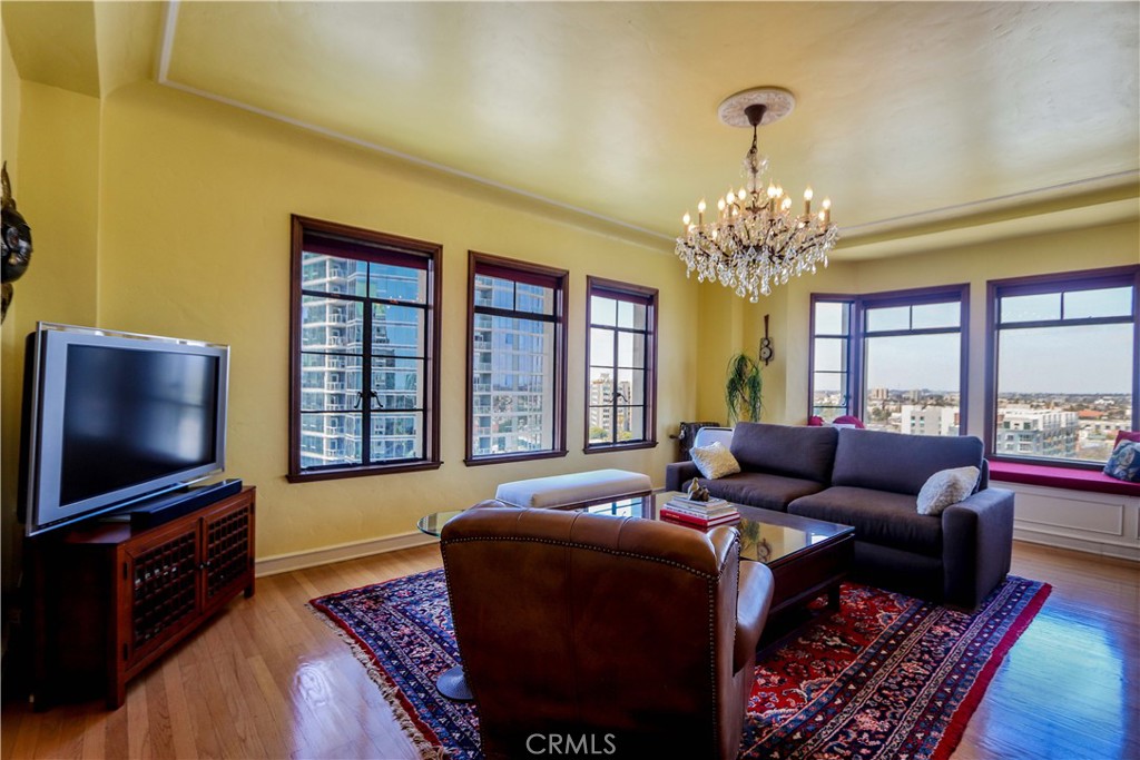 800 E Ocean Boulevard 1010