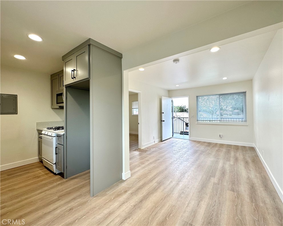 FULLY REMODELED 1BED / 1 BATH UPSTAIRS UNIT with new appliances, new A/C, spacious room, and water proof vinyl flooring. Huge windows provide plenty of natural lighting. Located in a great neighborhood with access to all amenities, schools, and freeway. INCLUDED 2 Parking Spaces, + Washer & Dryer inside unit.
