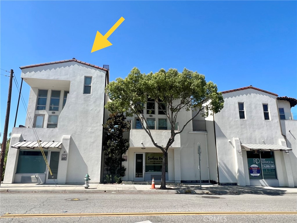 Great Location close to downtown Brea with high traffic. Convenient to movie theater, outdoor shopping and restaurants. Ground floor with carport parking during the day and many guests parking in the back. It has a full bathroom and kitchenette, air-conditioning/heater. Perfect area to entertain clients with great accessibility. Close to where you want to be.