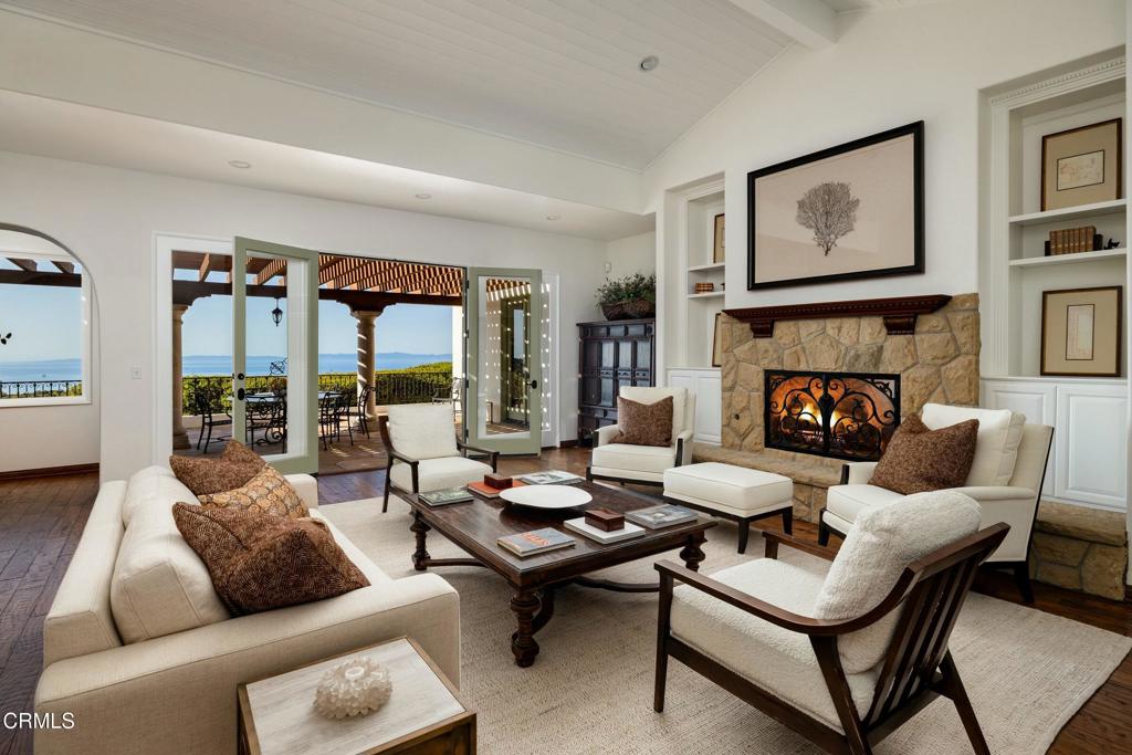 1060 Ladera Lane