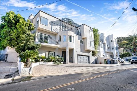 A home in Studio City