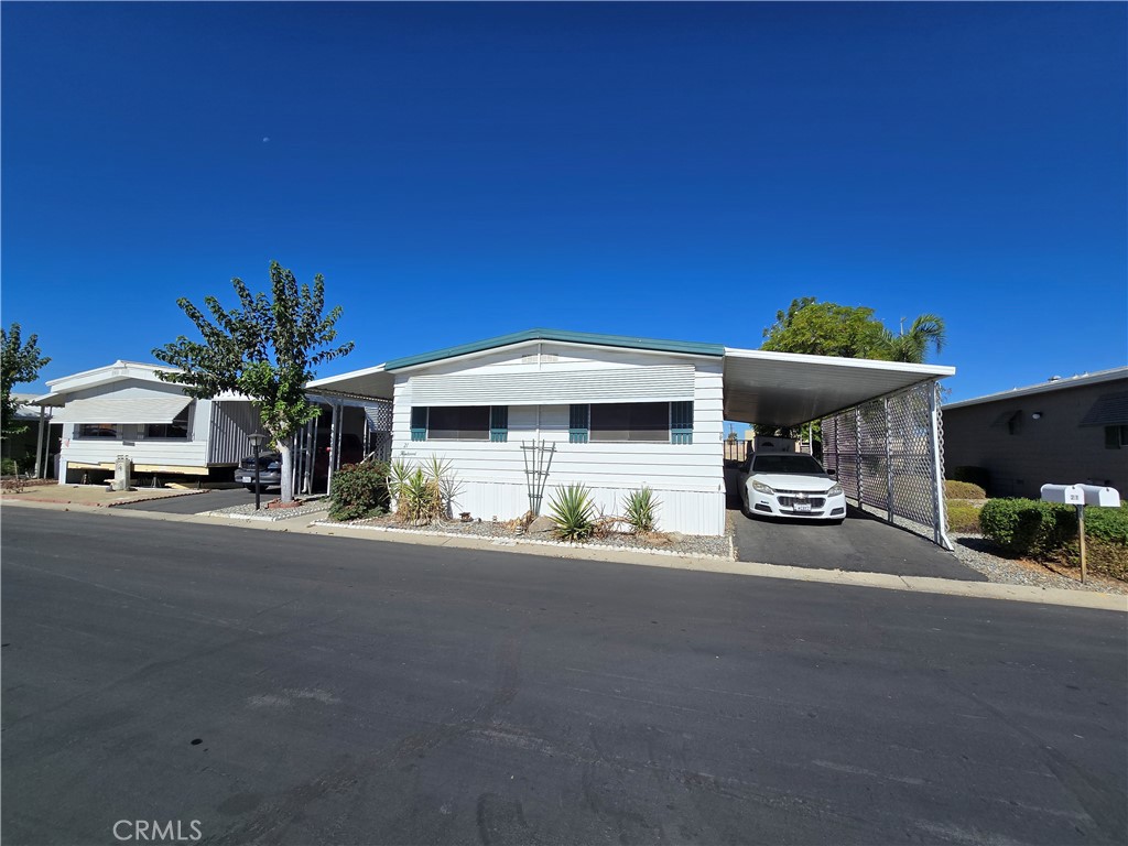 Photo 1 of 13 — 575 S Lyon Avenue 21, Hemet, CA 92545
