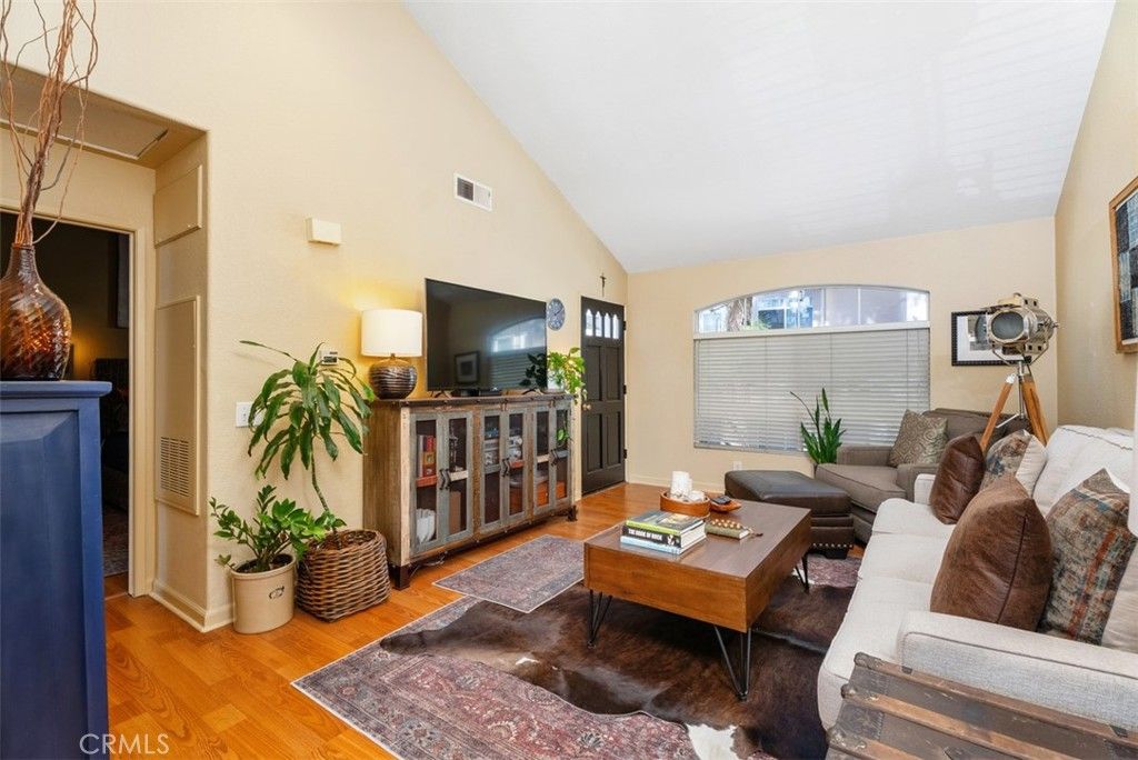 listing image 0