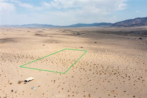 Photo of 2000 Mesa Drive, 29 Palms, CA 92277 (MLS # JT24152468) Photo of 2000 Mesa Drive, 29 Palms, CA 92277 (MLS # JT24152468)