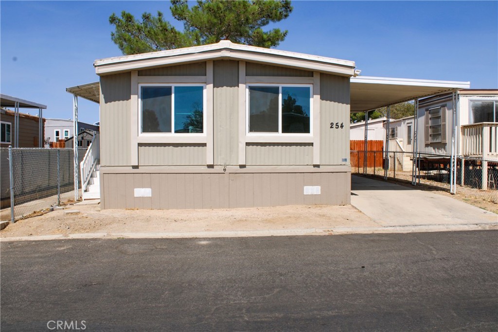 Remodeled 2-bedroom, 2-bath mobile home in Desert Oasis family park in Rosamond, CA, presents a fresh look, practical upgrades. The exterior features a newly painted facade in light, reflective colors. Inside, the home boasts durable vinyl plank flooring, and a great floor plan The kitchen is upgraded with new cabinetry, and stylish countertops. Don't miss out, it is a must see!!