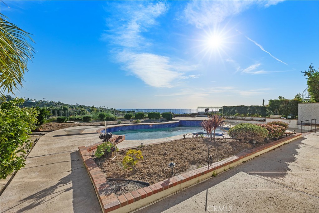 27001 calle esperanza