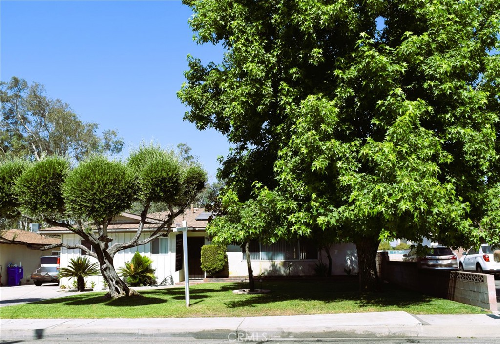 Photo 5 of 31 of 9506 Acacia Avenue house