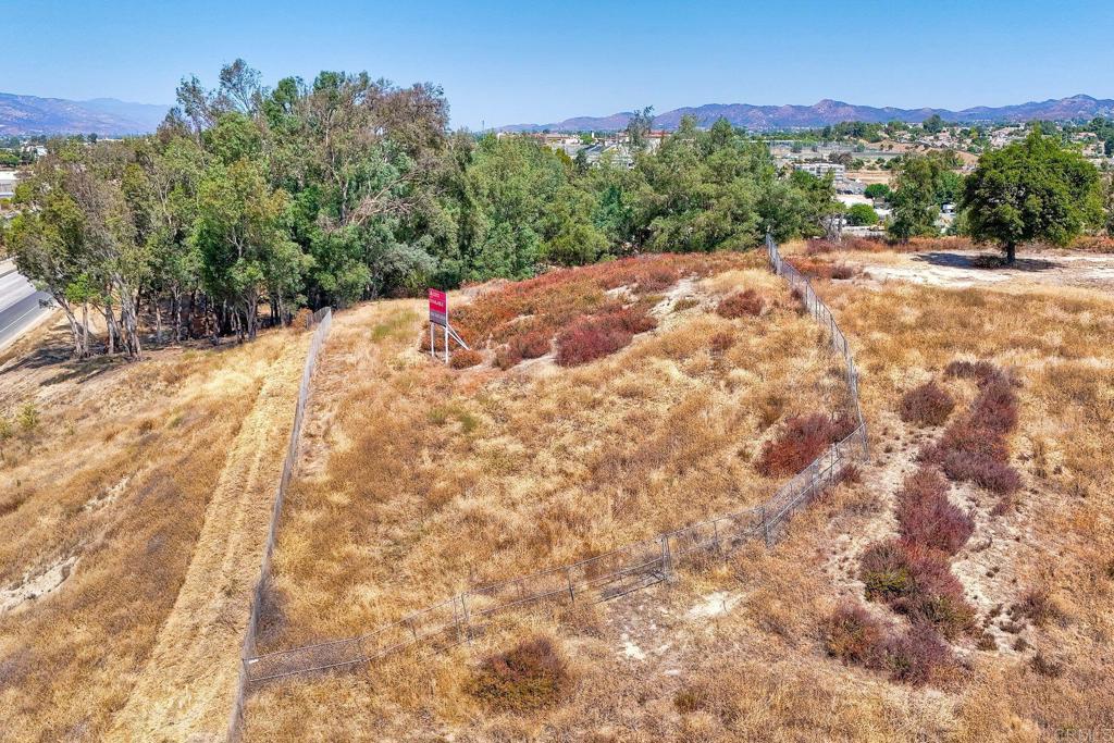Introducing an outstanding land opportunity in Murrieta! This 1.8-acre parcel is located at the intersection of Monroe and Elenora Way. Boasting full freeway frontage and multi-use zoning, this property offers a compelling investment opportunity with a prime location and significant development potential.