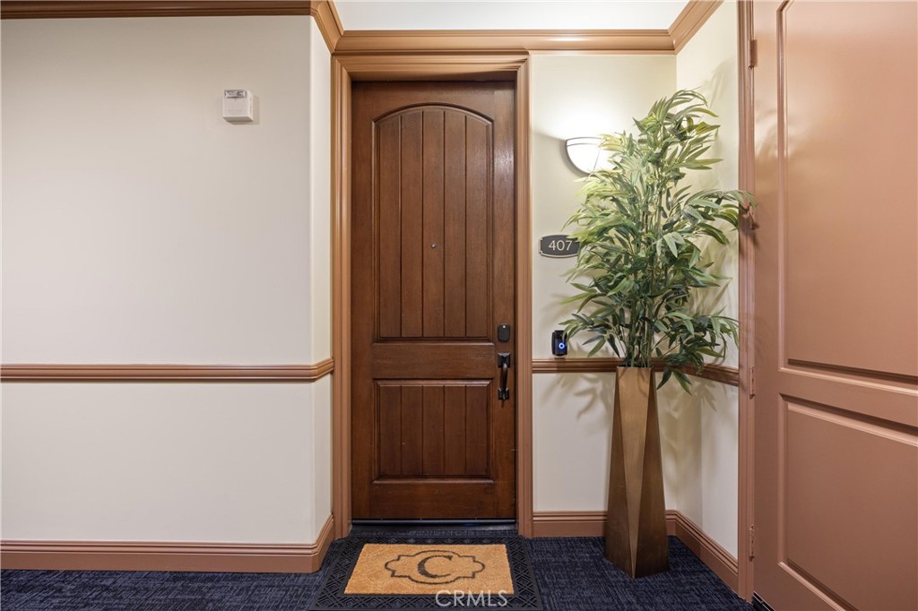 401 Bernard Street 407