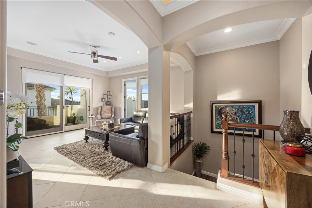 401 Bernard Street 407