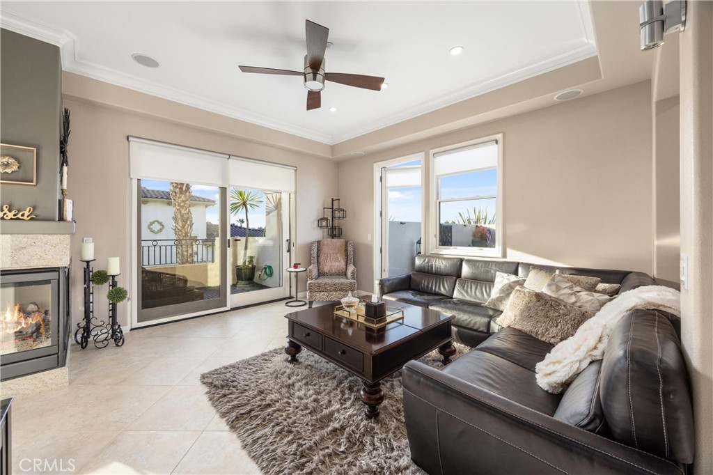 401 Bernard Street 407